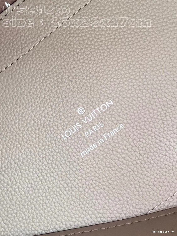 Aaa replica ru 29.5 VUITTON x HINA-46 LOUIS x 17CM 0812